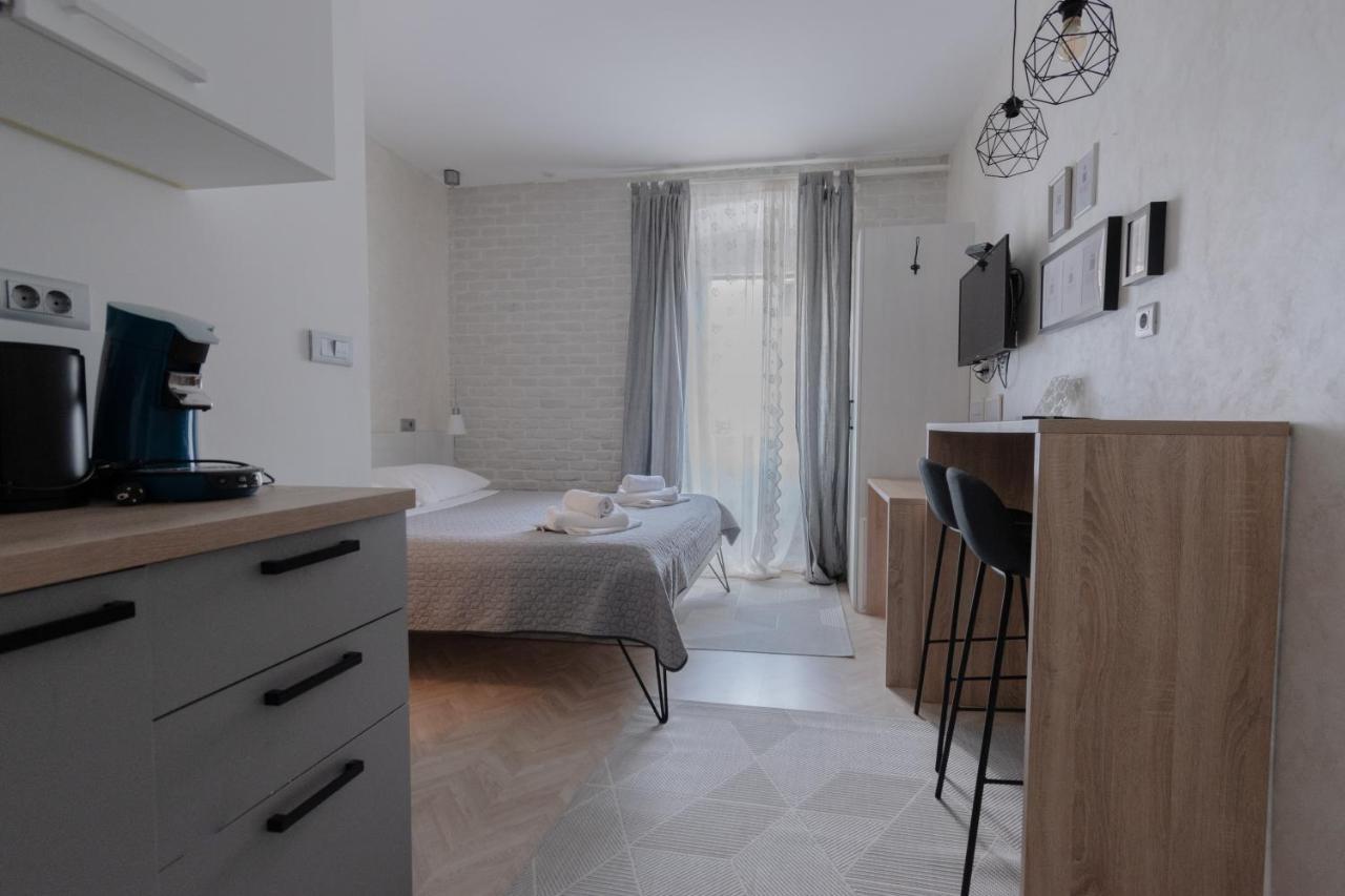 L&B Old Town Studio Apartments プーラ エクステリア 写真