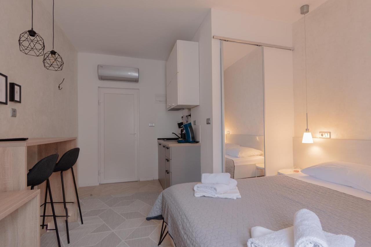 L&B Old Town Studio Apartments プーラ エクステリア 写真