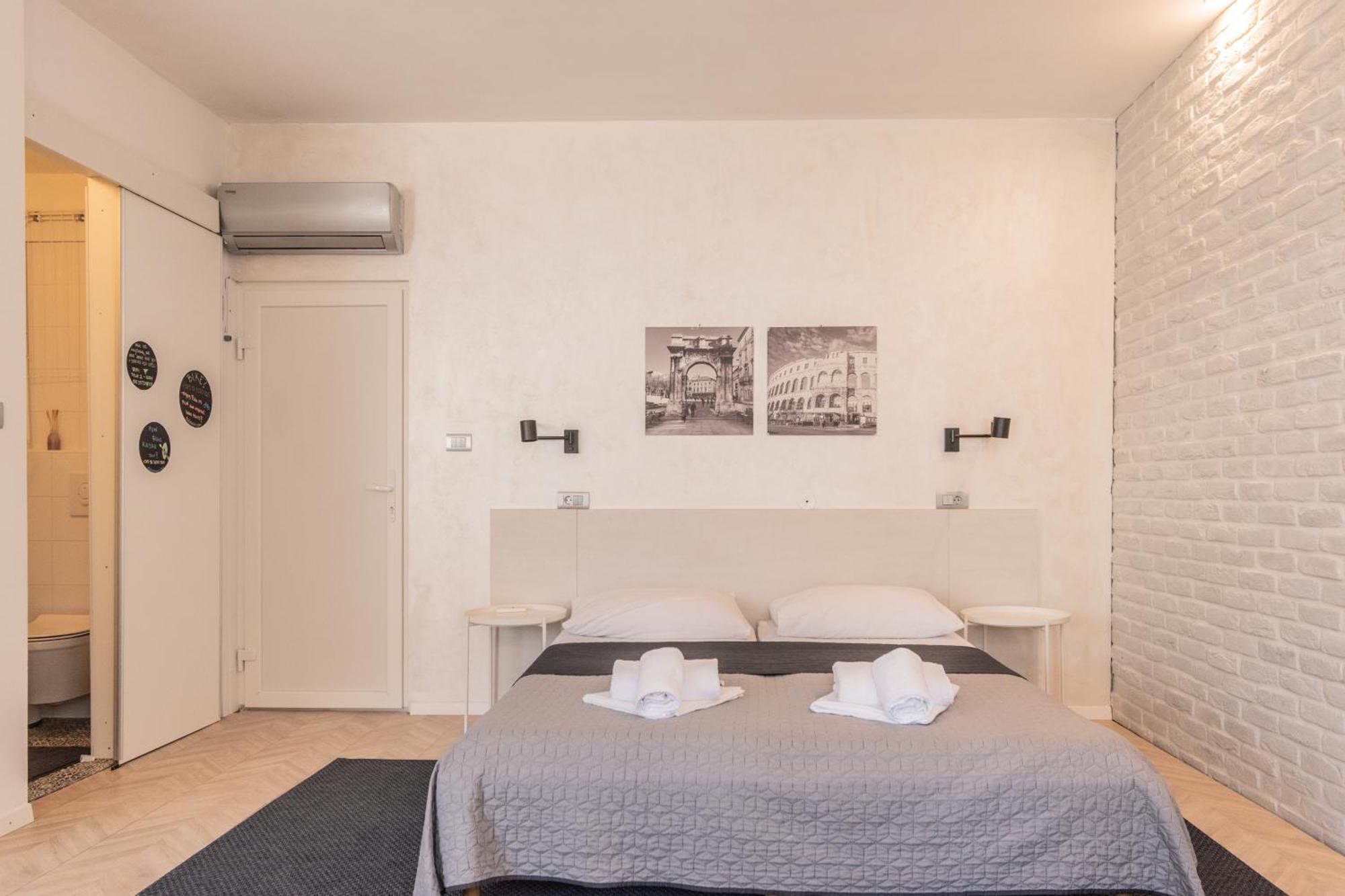 L&B Old Town Studio Apartments プーラ エクステリア 写真
