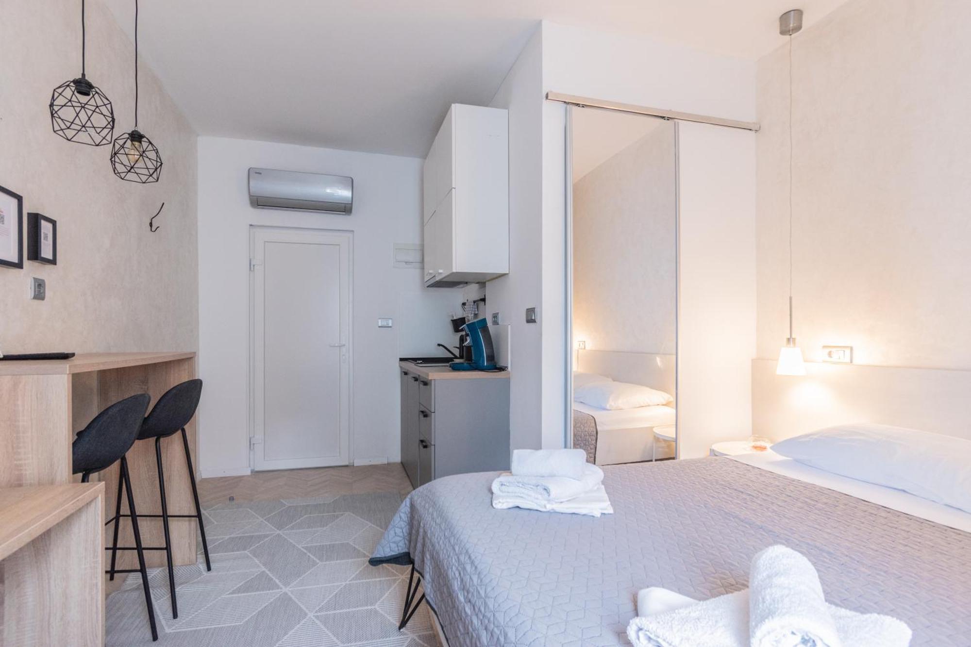 L&B Old Town Studio Apartments プーラ エクステリア 写真