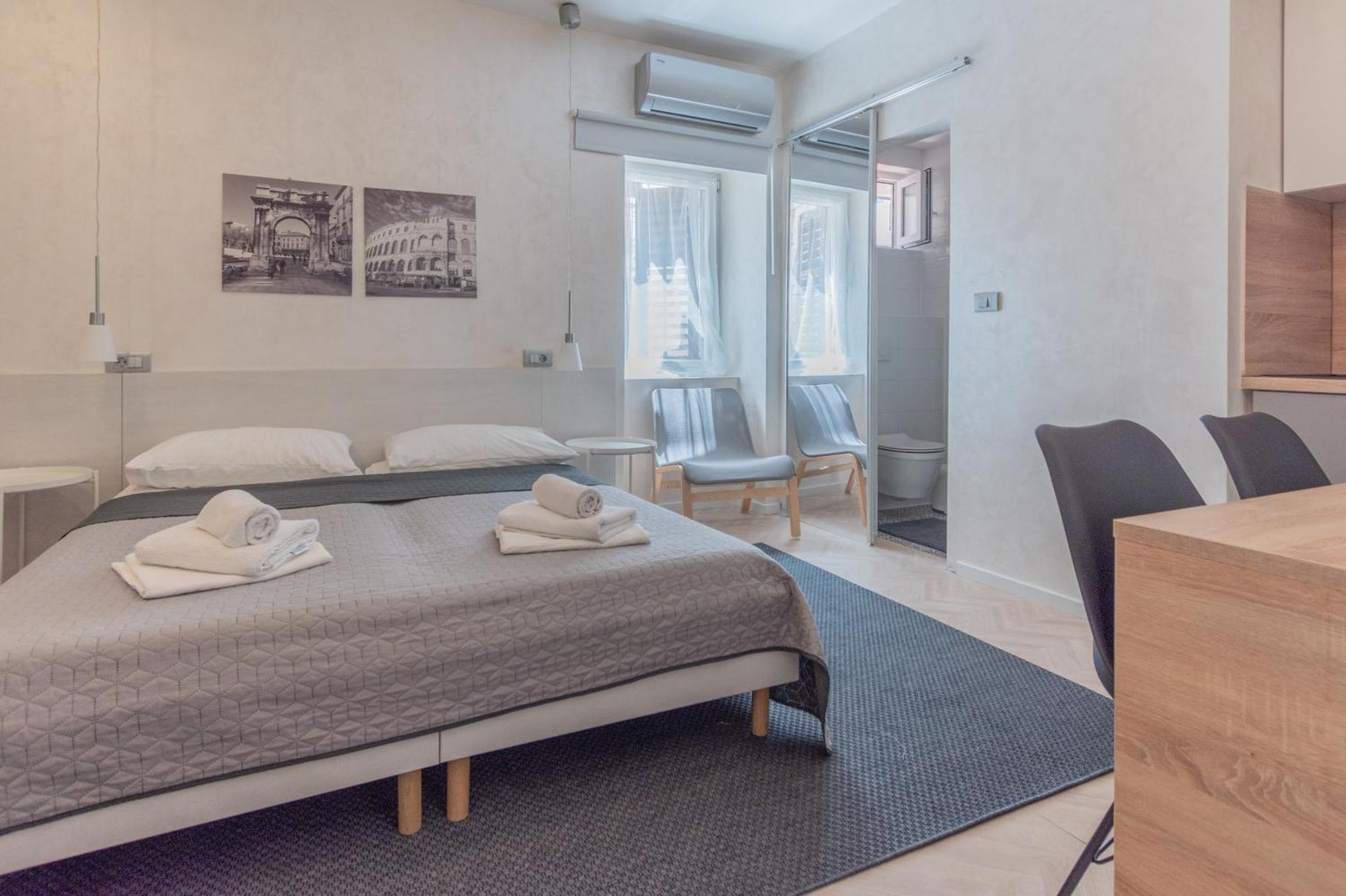 L&B Old Town Studio Apartments プーラ エクステリア 写真