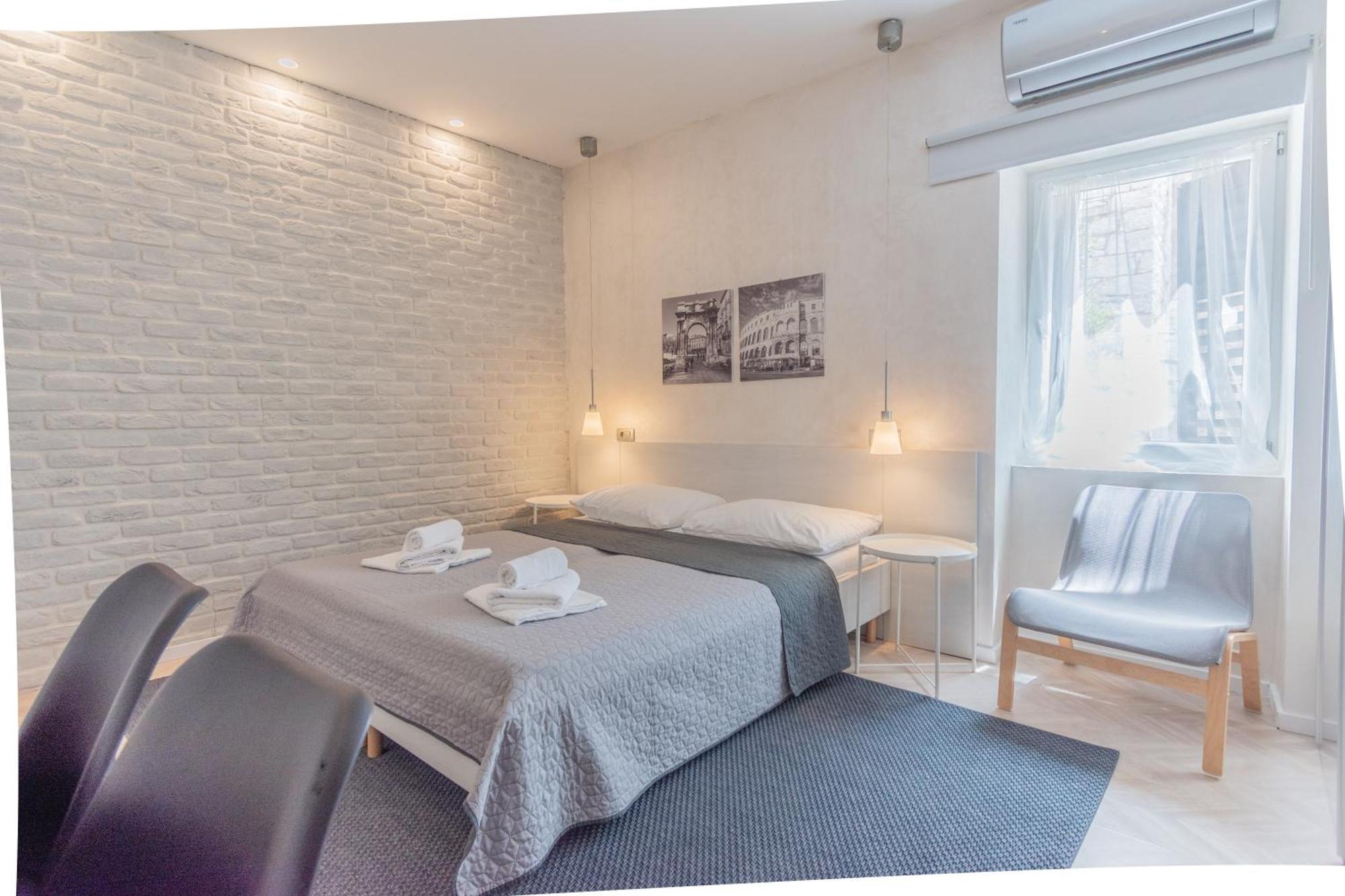 L&B Old Town Studio Apartments プーラ エクステリア 写真