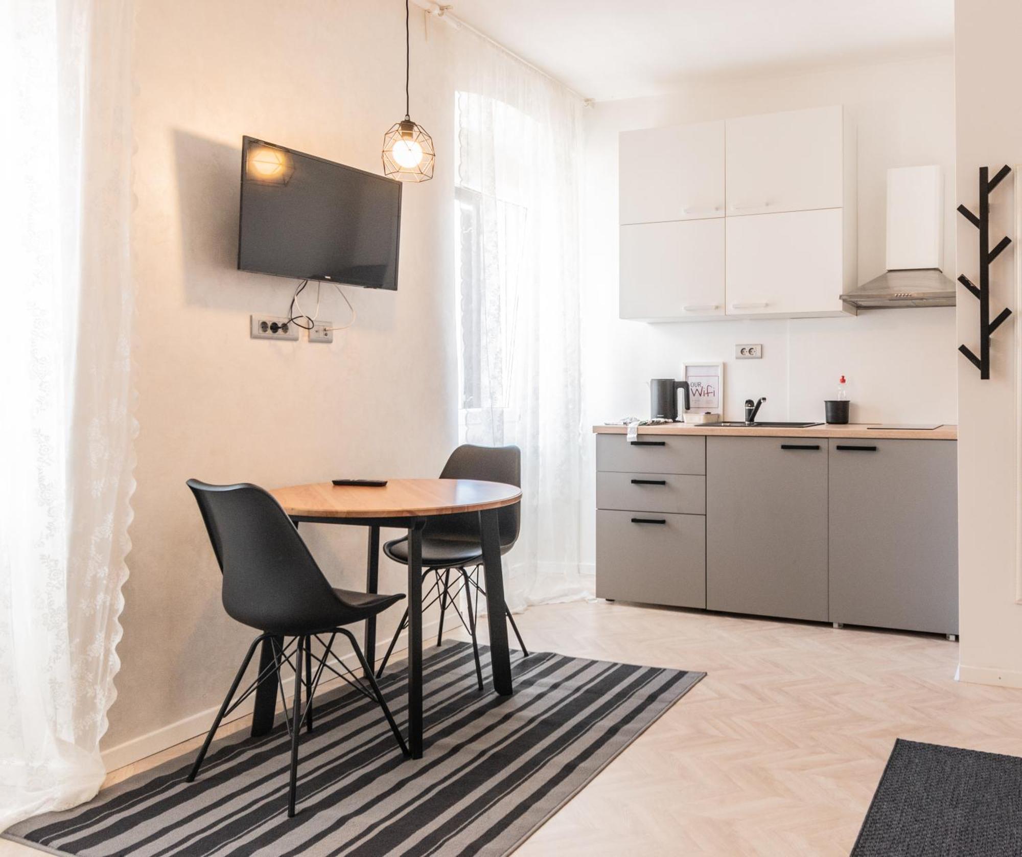 L&B Old Town Studio Apartments プーラ エクステリア 写真